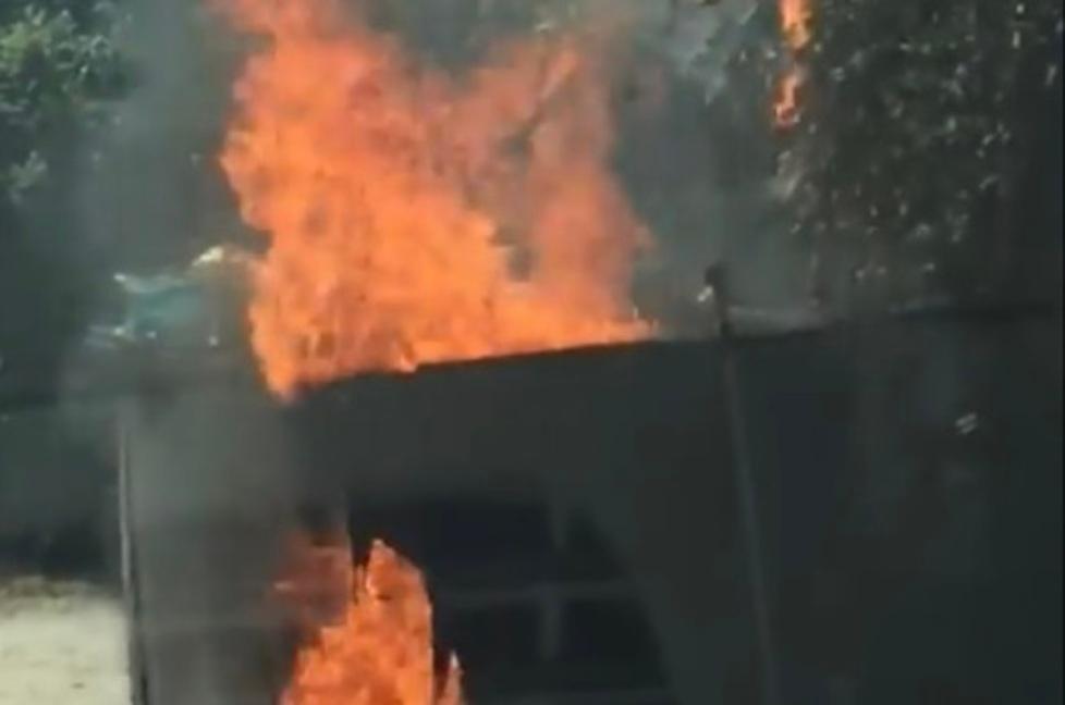 Bidoni in fiamme al Secco