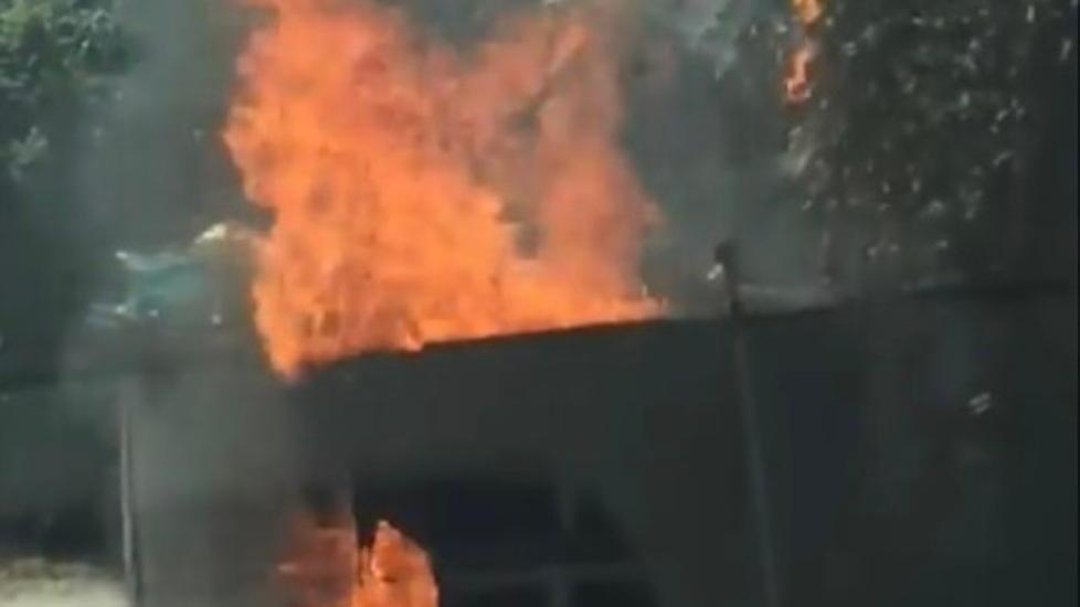 Bidoni in fiamme al Secco