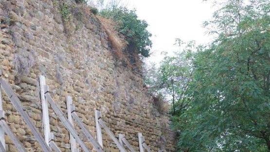 «Quei ponteggi sono lì da ben quindici anni»