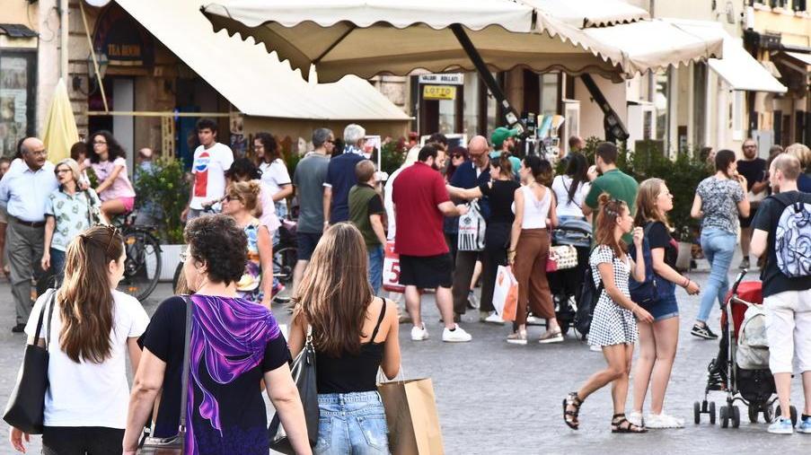 E se sarà brutto tempo i negozi del centro potrebbero affollarsi