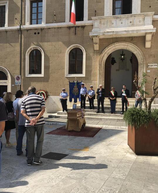 L’ultimo saluto a Dino in Comune e in chiesa 