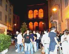 Il popolo della notte dice no al coprifuoco