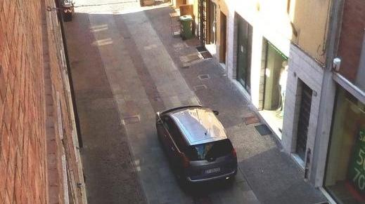 Lavori in via Menotti Polemiche per l’assenza di segnalazioni e cartelli