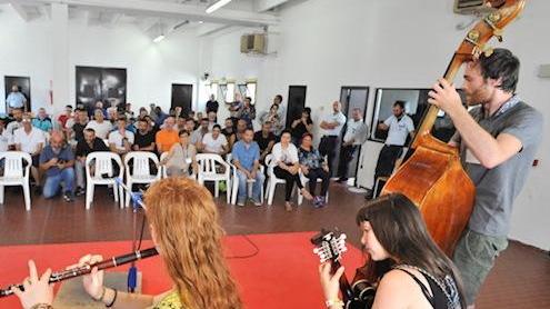 Regali, note e sentimenti forti Il carcere incontra gli artisti