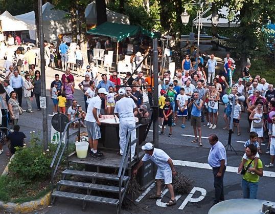 A Costaferrata si saluta agosto con musica e tanto cibo