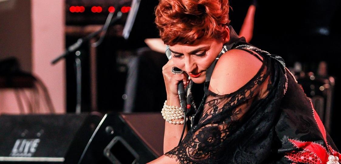 Poesia e bellezza femminile protagoniste a “Més a prop” 