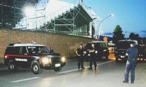 Carabinieri fuori dallo stadio dopo la partita Empoli-Brescia