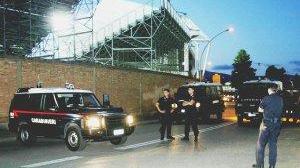 Carabinieri fuori dallo stadio dopo la partita Empoli-Brescia