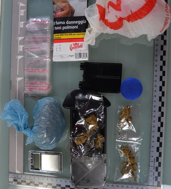 Spaccia per pagarsi le vacanze Pusher arrestato dalla volante 