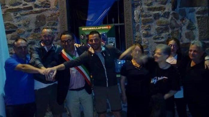 Defibrillatore a Montereggio in ricordo dell’amico deceduto