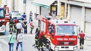 L’arrivo dei vigili del fuoco in via Verdi