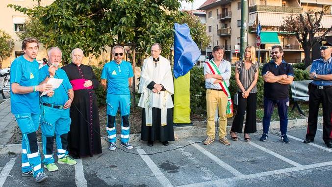 Taglio del nastro per il nuovo defibrillatore