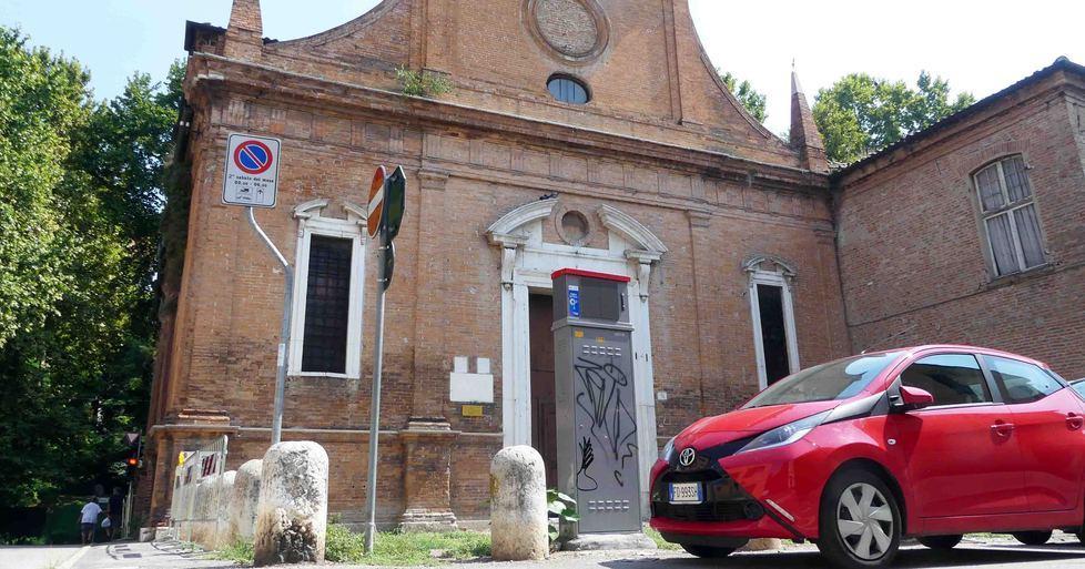 Impianto davanti alla chiesa
