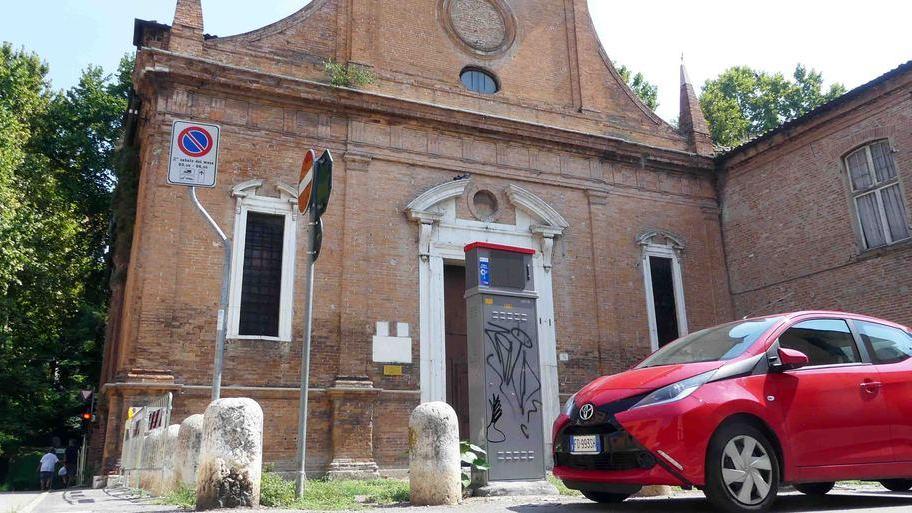 Impianto davanti alla chiesa