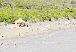 <strong>MACABRA SCOPERTA </strong>ieri pomeriggio sulla spiaggia della Feniglia