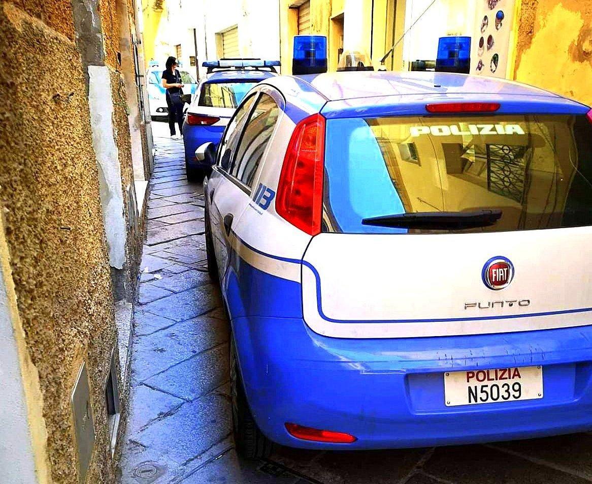 Sassari, ubriaco danneggia le auto: denunciato 