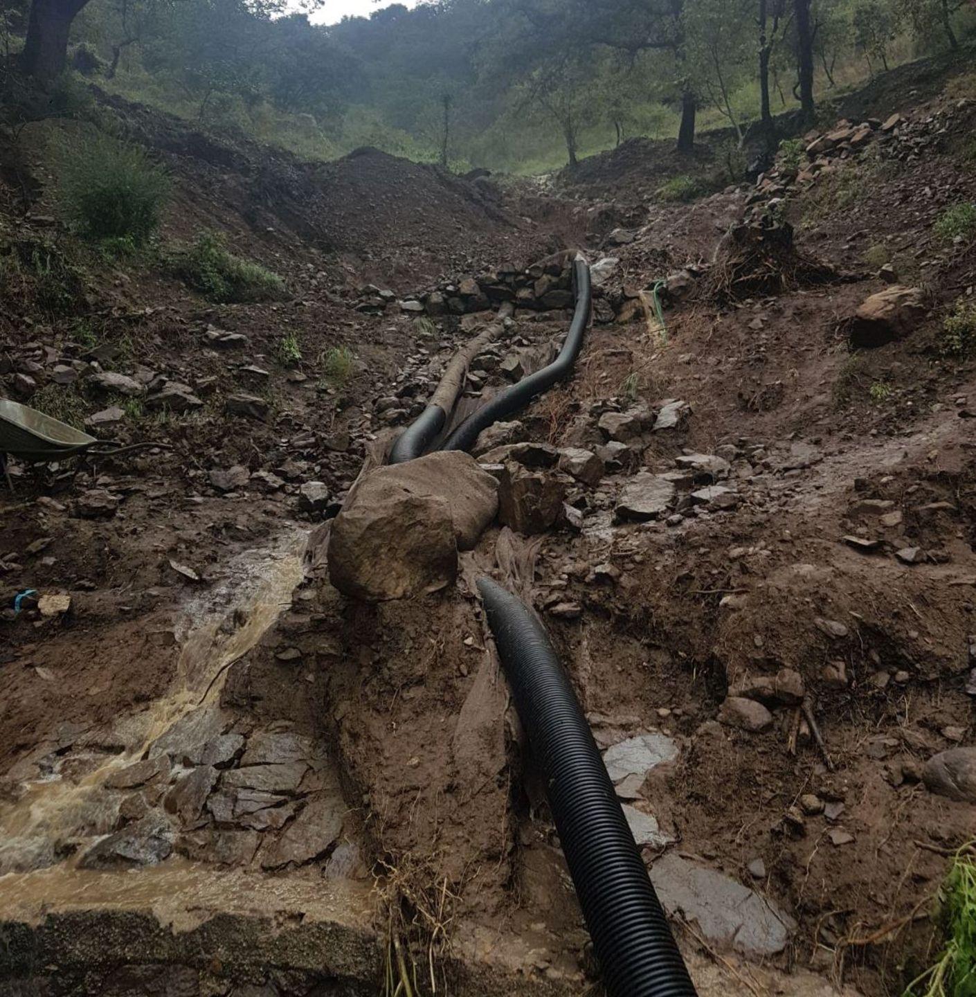Bomba d’acqua su Bono, il paese invaso da fango e detriti