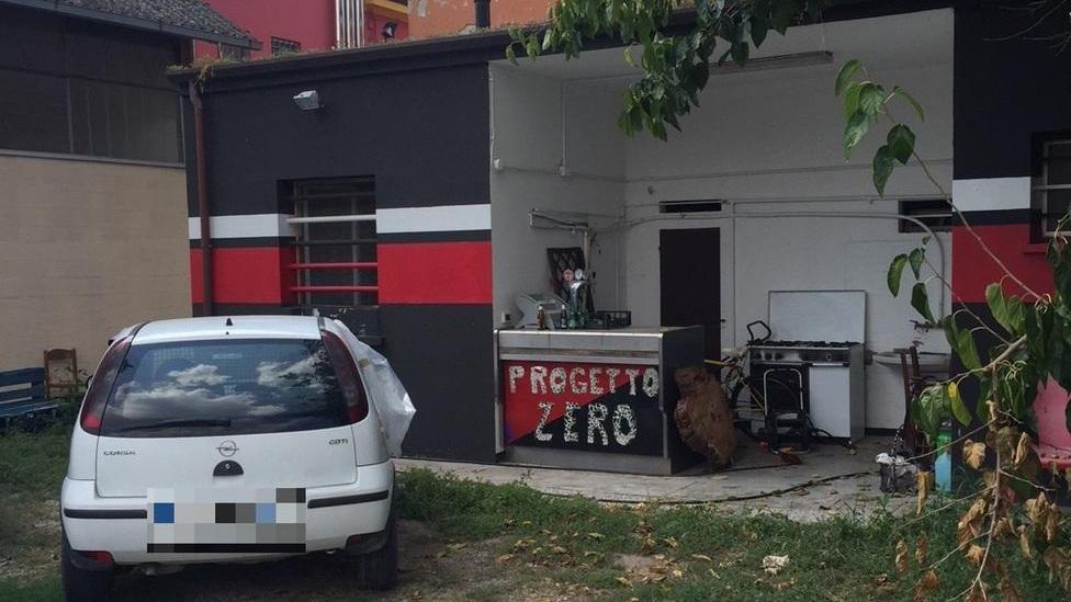 Avanzi di cibo e animali: la polizia chiude il circolo Progetto Zero