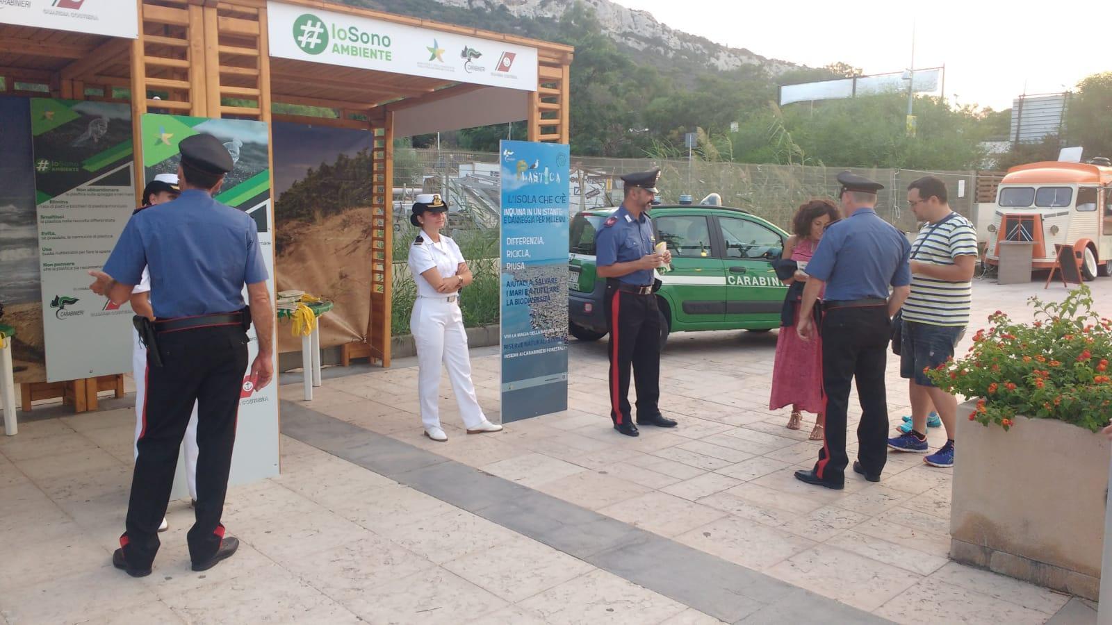 Sos plastica in mare, carabinieri a Marina Piccola per informare adulti e bambini