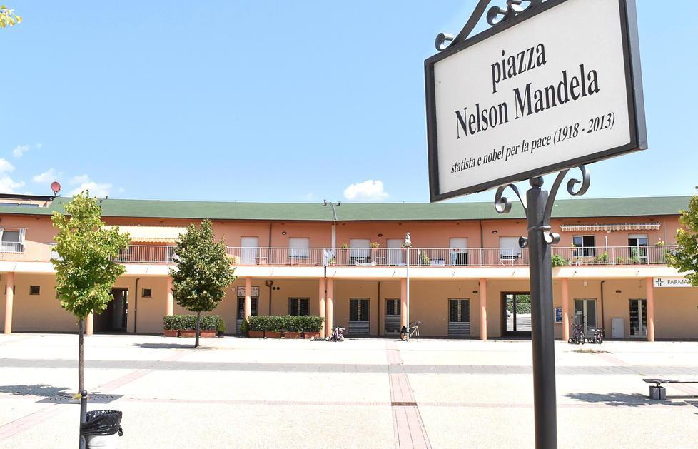 Il deserto di piazza Mandela nel quartiere dimenticato 