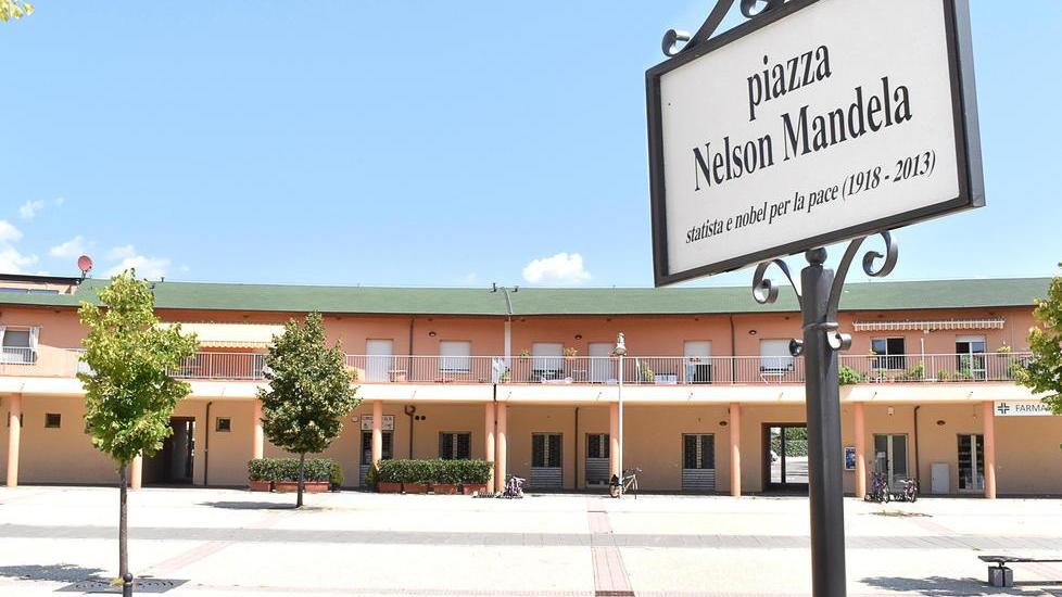 Il deserto di piazza Mandela nel quartiere dimenticato