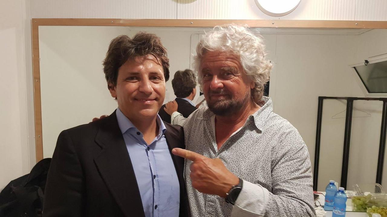 Gianluca Ferrara insieme a Beppe Grillo