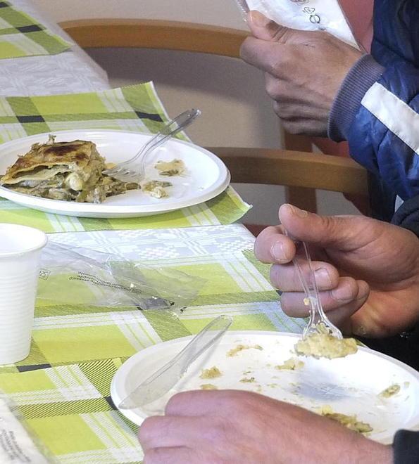 Don Morelli: «Meglio un cestino e un sorriso che l’indifferenza» 
