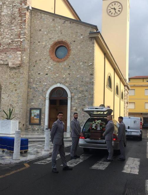 «In Piazza Menconi problemi per noi delle pompe funebri»