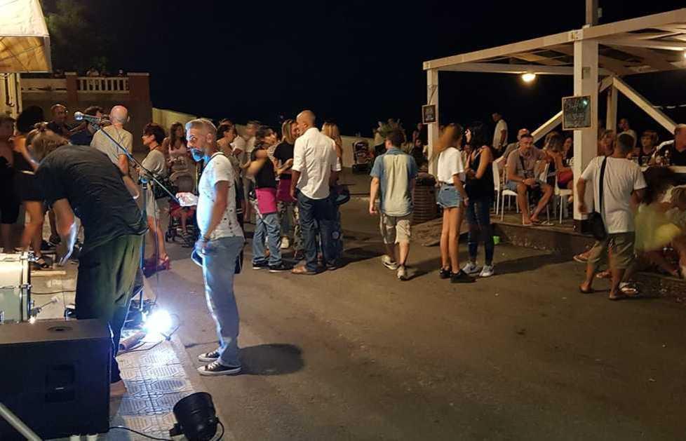 Arrivano i vigili urbani, stop alla musica live alle 23 