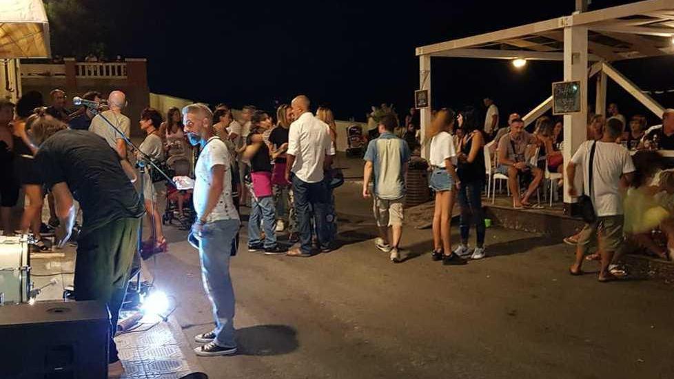 Arrivano i vigili urbani, stop alla musica live alle 23