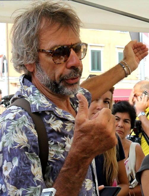 Caos circolazione «Via Ricci un inferno, è troppo stretta» 