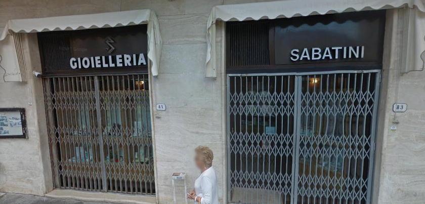 Non oro ma acciaio Truffa in gioielleria, pena di 16 mesi 