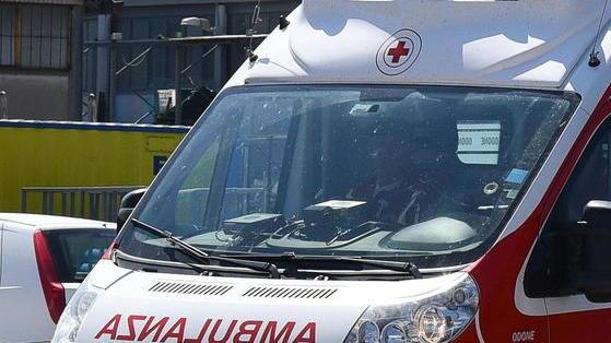 Scooteristi sedicenni feriti in uno scontro