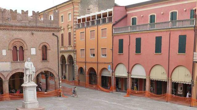 Lavori in centro e accuse Il Comune replica: dimezzati i tempi previsti