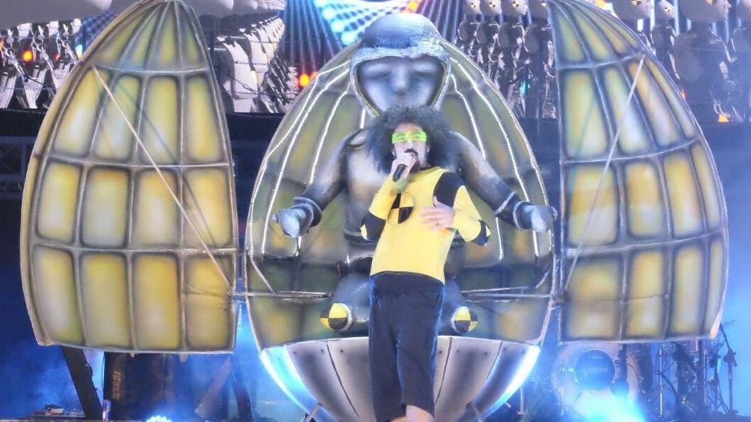 E da un uovo d’acciaio esce il rap graffiante di Caparezza