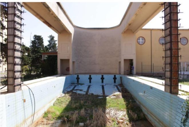 Strada e piscina, scontro in Consiglio 