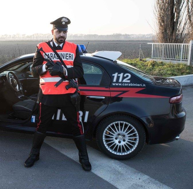 “Spedizione” a casa della ex, volano schiaffi e pugni 