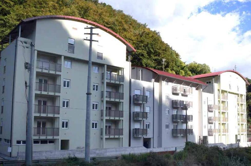 Vigilantes a Caina, le case sembrano pronte ma gli impianti non hanno le certificazioni 