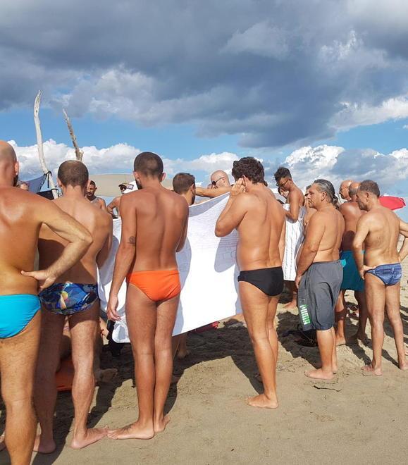 Muore mentre fa il bagno alla Lecciona 