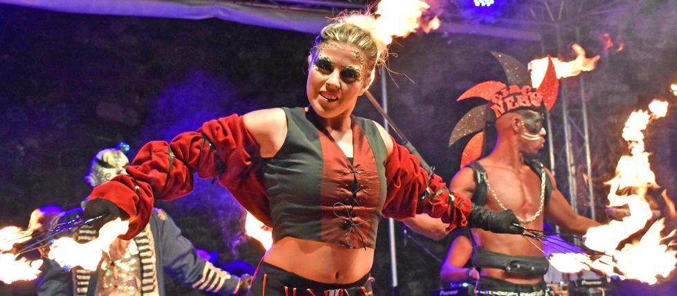 Lo spettacolo del fuoco anima l’antica rocca 