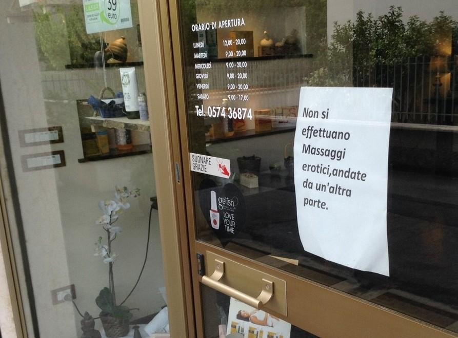 «Niente massaggi erotici, andate altrove»