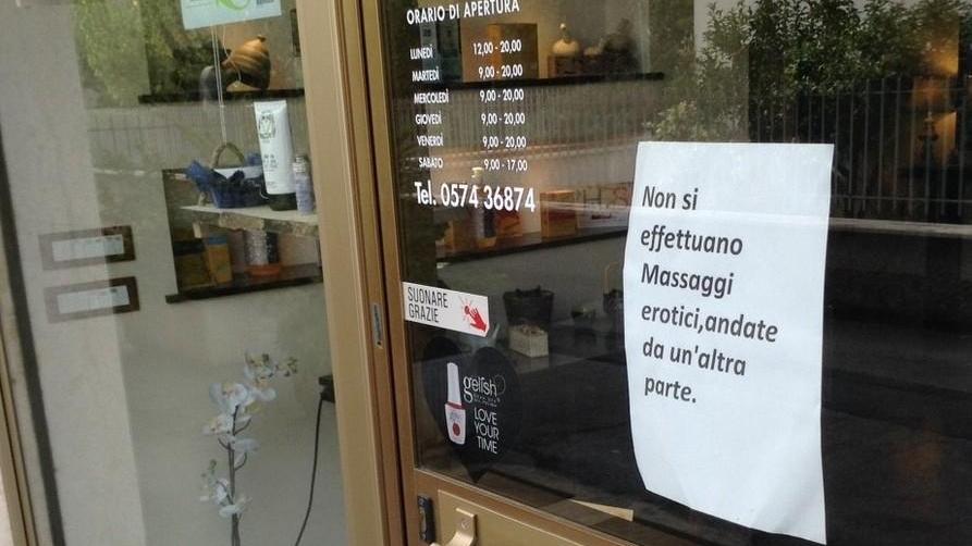 «Niente massaggi erotici, andate altrove»