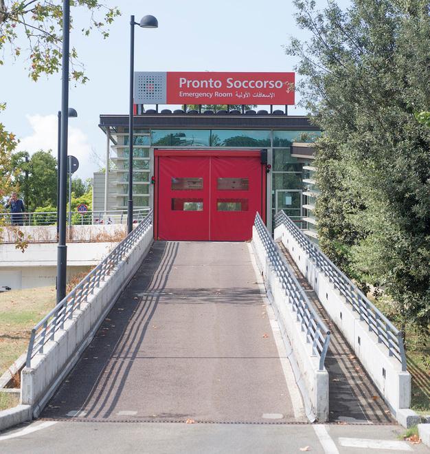 Gli sparano poi viene scaricato in fin di vita al pronto soccorso 