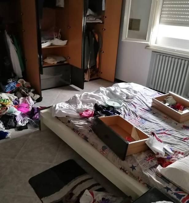 Va a cena dagli amici e una banda di ladri gli devasta l’abitazione 