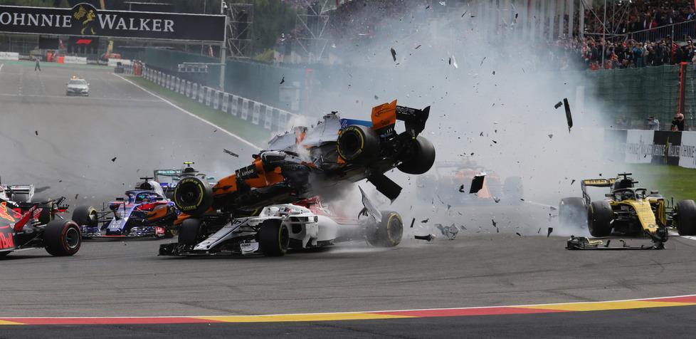 Bottas da ultimo a quarto Al via incidente per Alonso, Hulkenberg e Leclerc