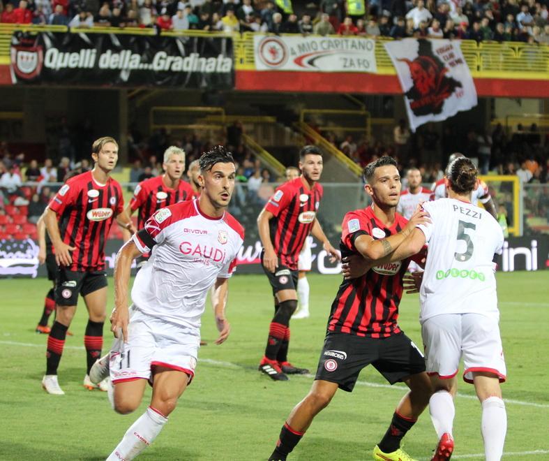 Il Foggia cala il poker, il Carpi si sveglia tardi 