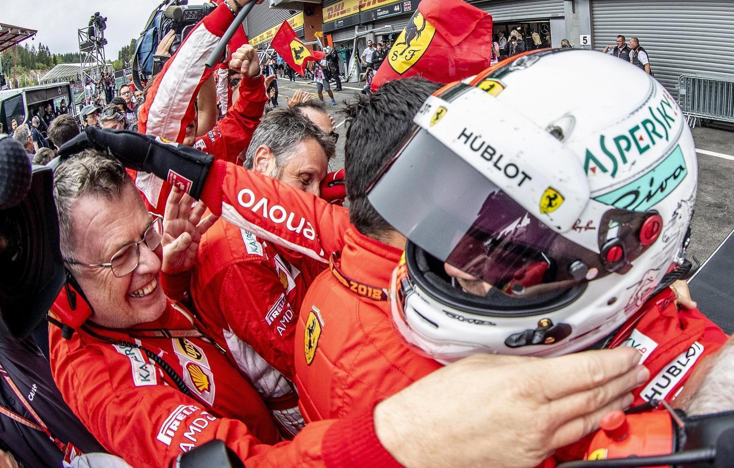Vettel vince a Spa e riapre il Mondiale