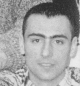 Emiliano Teani, aveva 25 anni; sopra il funerale