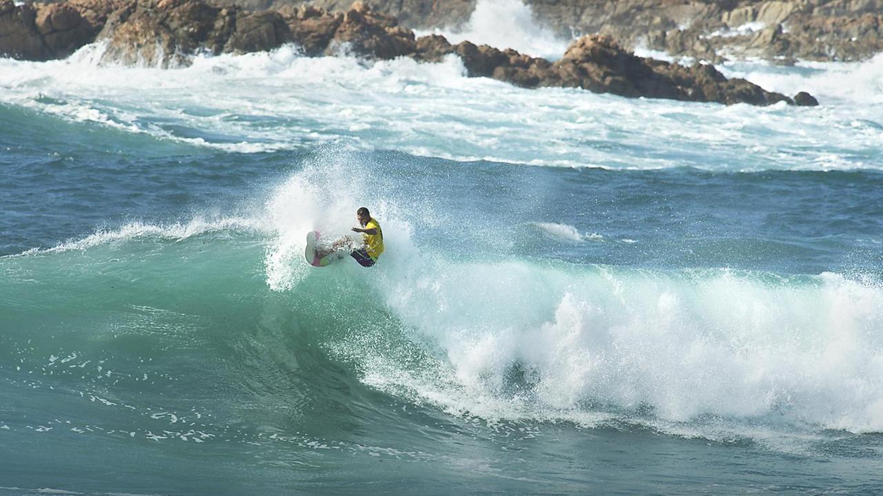 All'Isola Rossa in volo sulla tavola