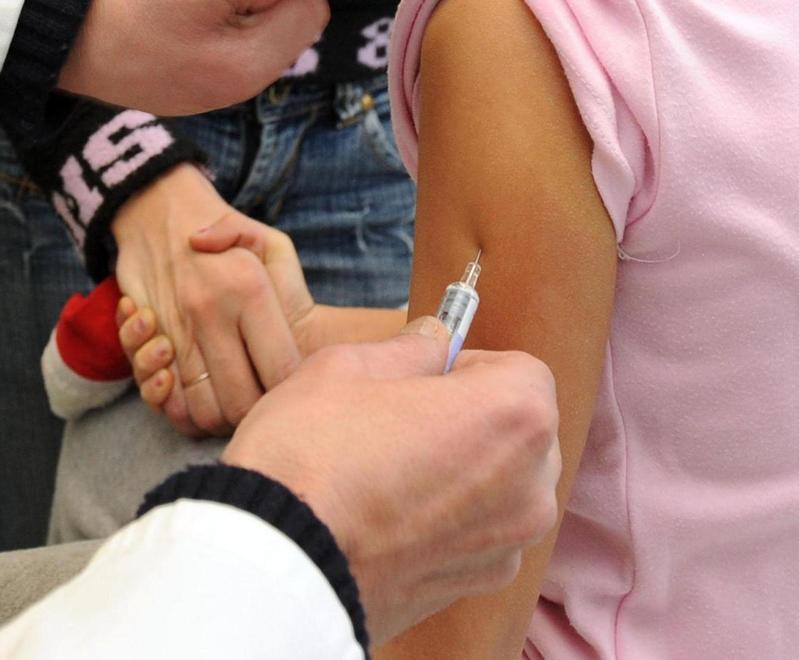 Vaccini, nidi e asili chiedono certezze. Si muove la Regione 